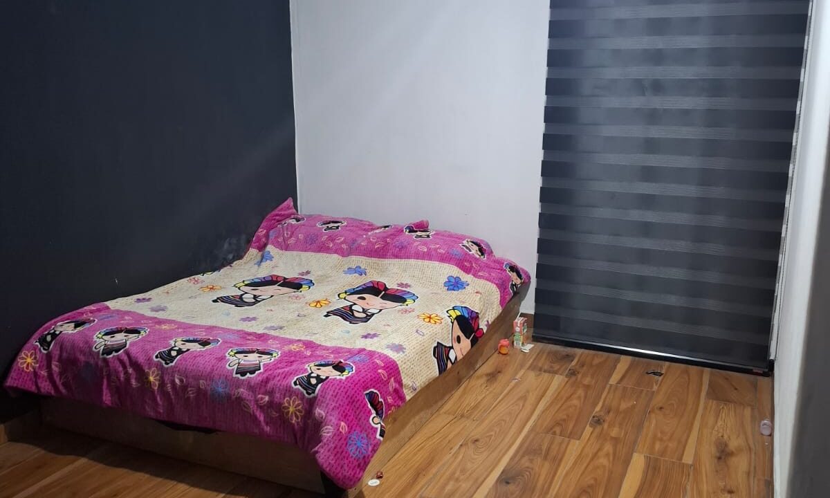 1000110693